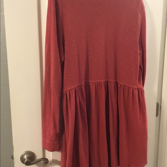 Light sweater made by t.la. Lower in the back. - Picture 2 of 2